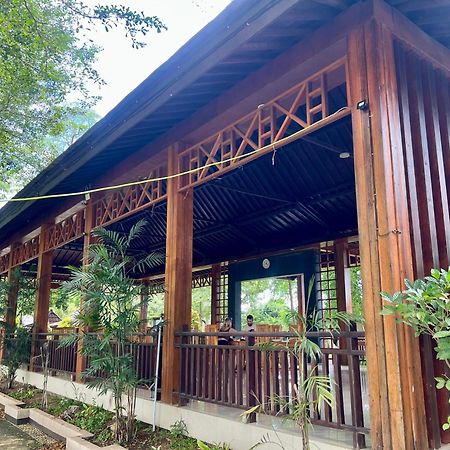 Labuhan Pandan Pohon Purba Resort & Restaurant מראה חיצוני תמונה