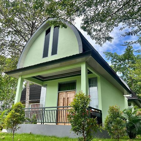 Labuhan Pandan Pohon Purba Resort & Restaurant מראה חיצוני תמונה