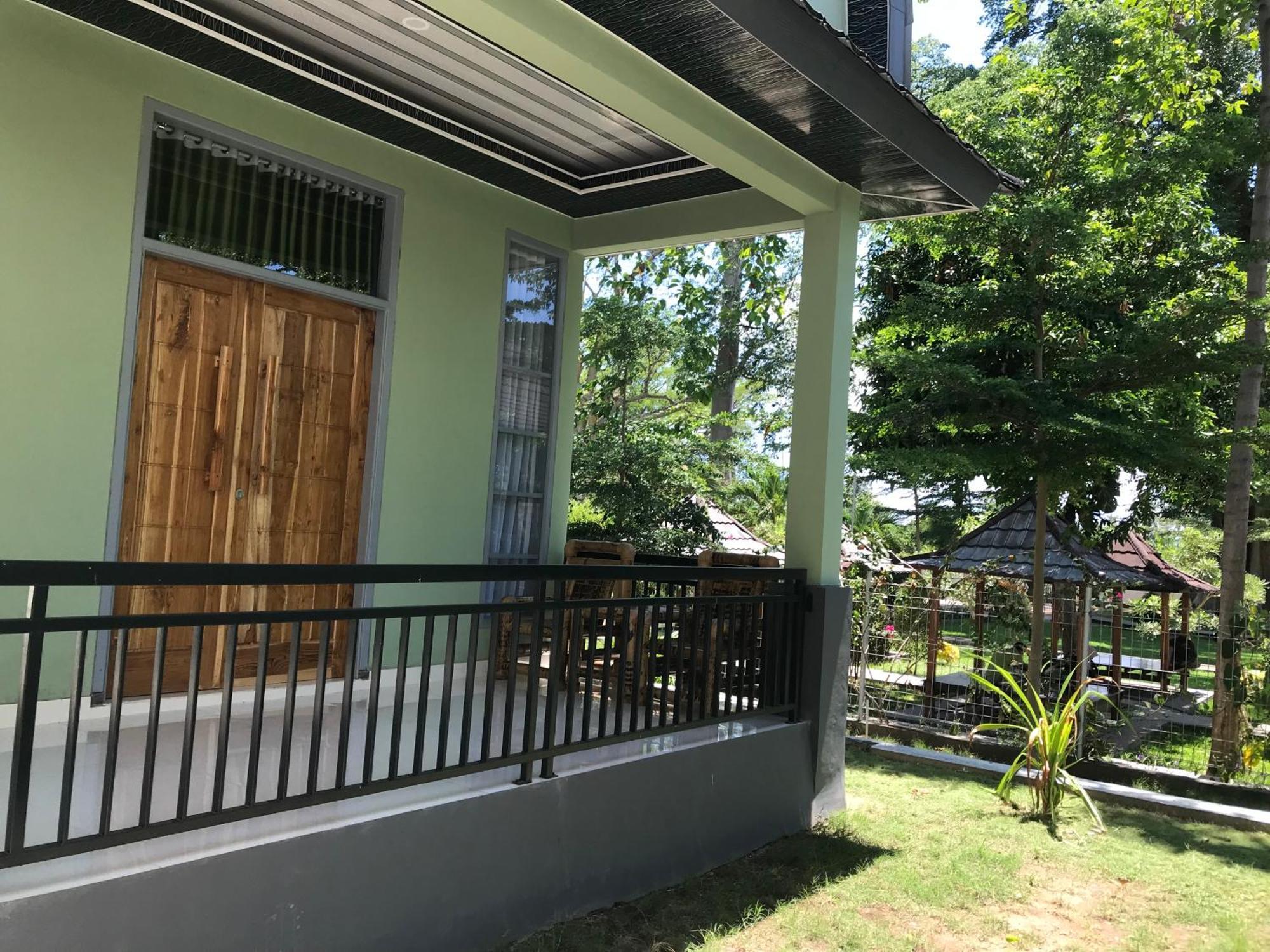 Labuhan Pandan Pohon Purba Resort & Restaurant מראה חיצוני תמונה