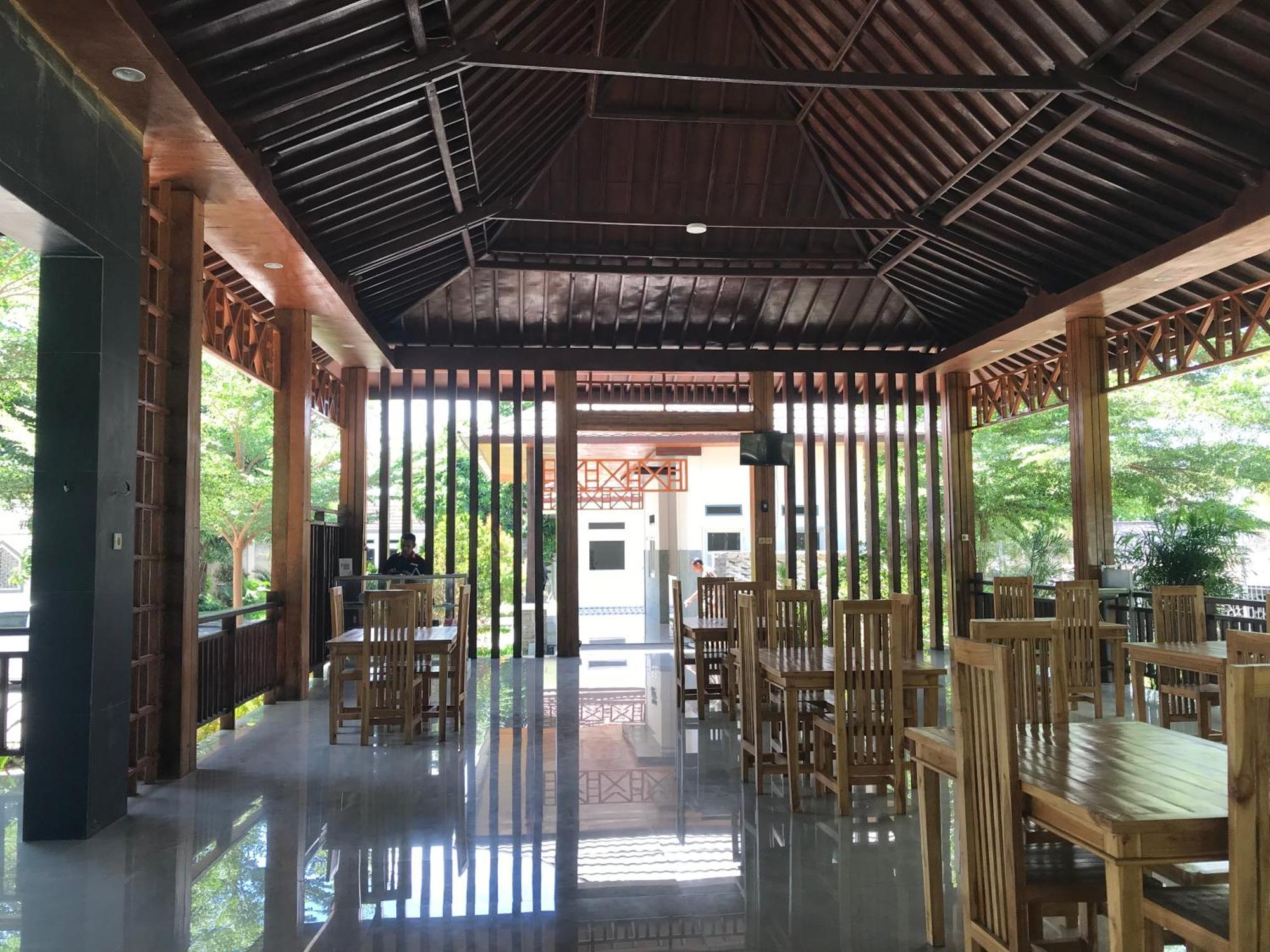 Labuhan Pandan Pohon Purba Resort & Restaurant מראה חיצוני תמונה