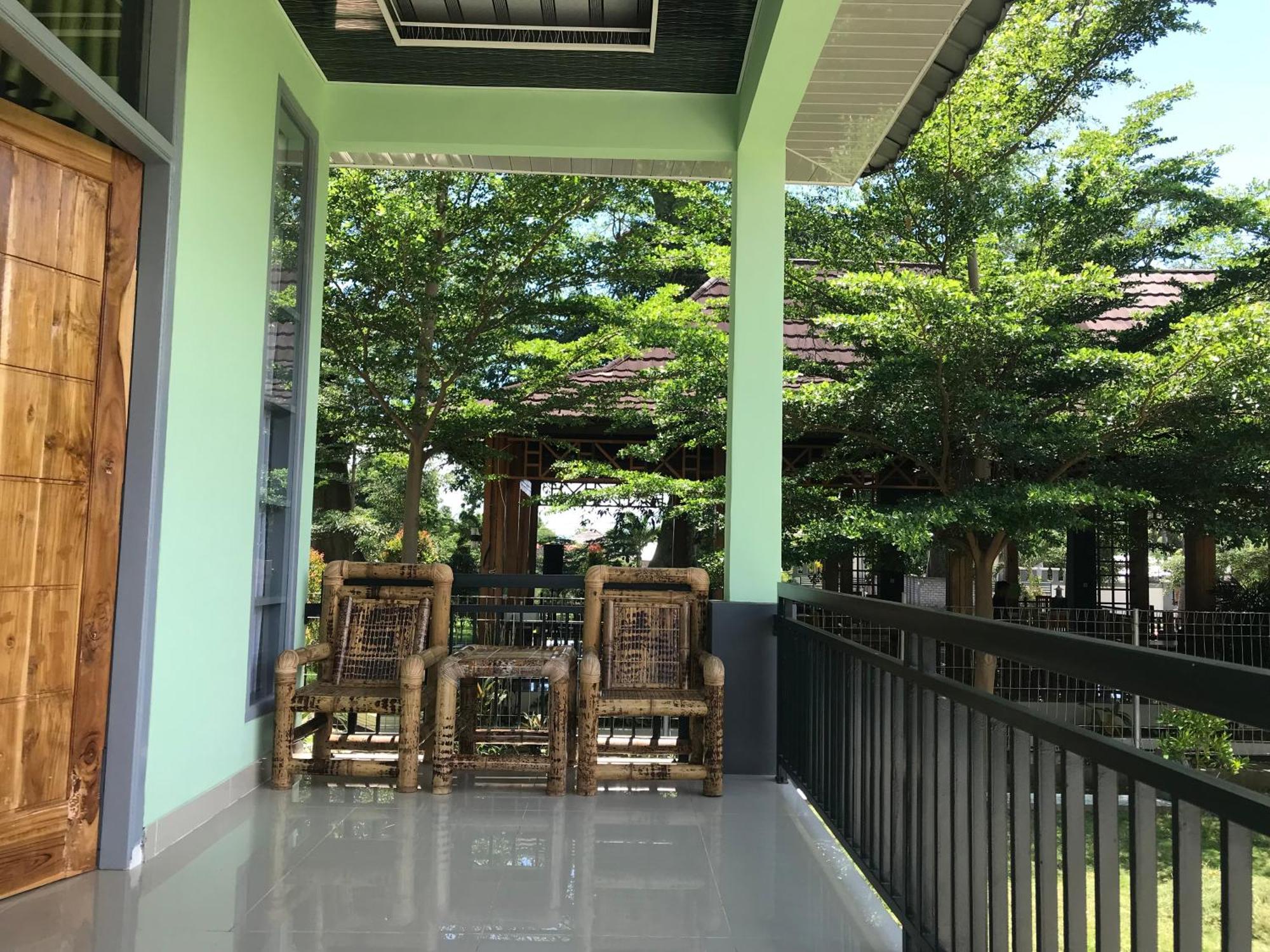 Labuhan Pandan Pohon Purba Resort & Restaurant מראה חיצוני תמונה