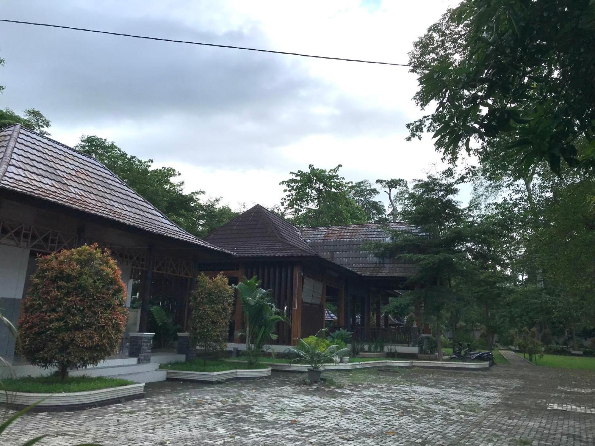 Labuhan Pandan Pohon Purba Resort & Restaurant מראה חיצוני תמונה
