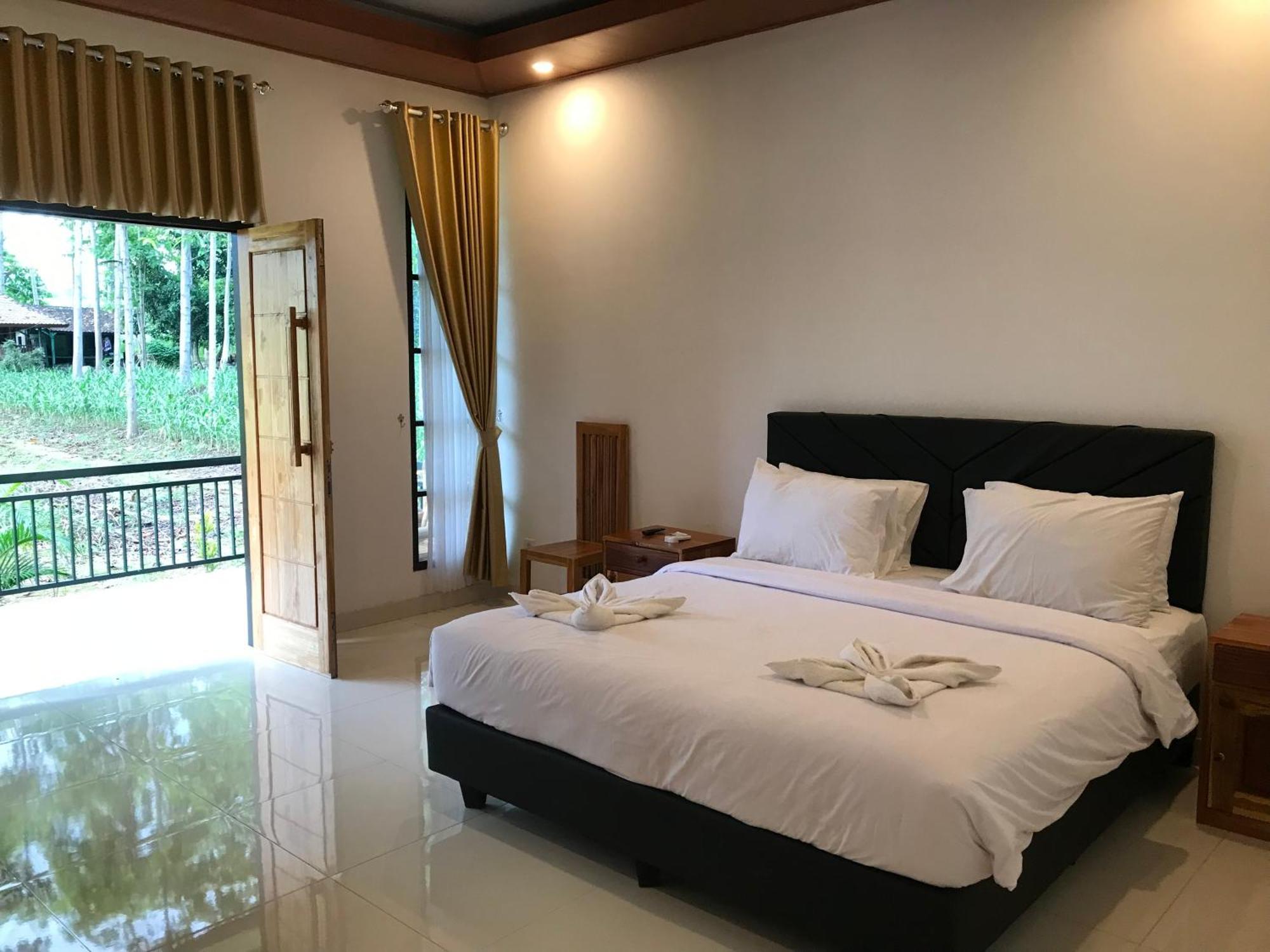 Labuhan Pandan Pohon Purba Resort & Restaurant מראה חיצוני תמונה