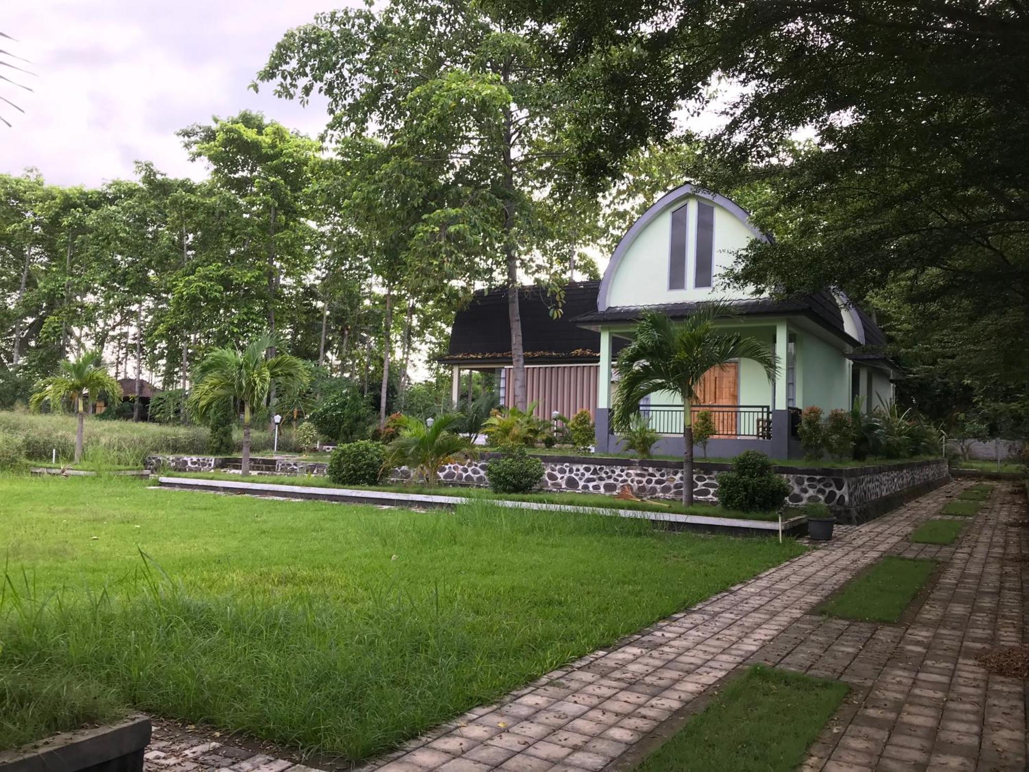 Labuhan Pandan Pohon Purba Resort & Restaurant מראה חיצוני תמונה