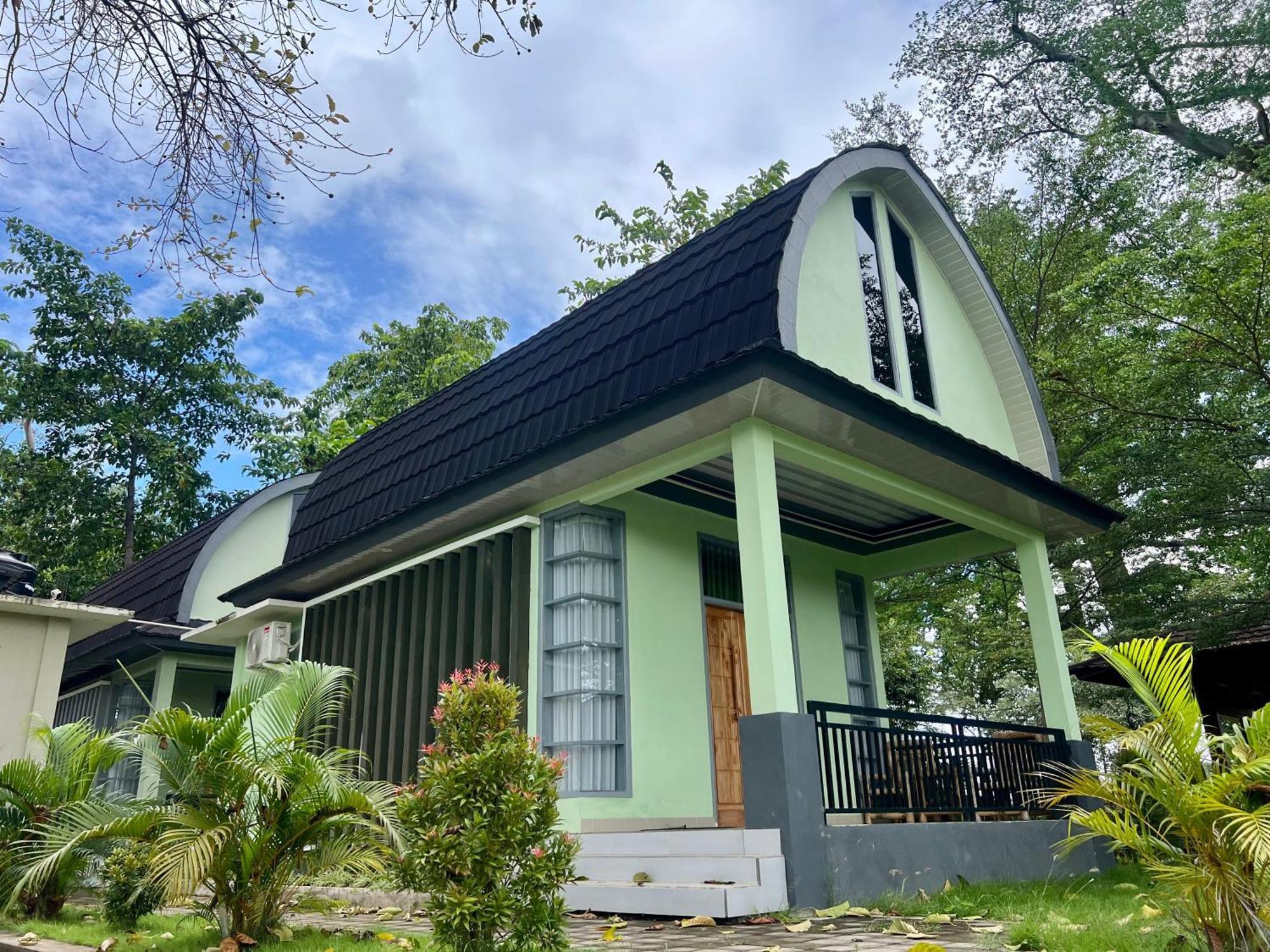 Labuhan Pandan Pohon Purba Resort & Restaurant מראה חיצוני תמונה